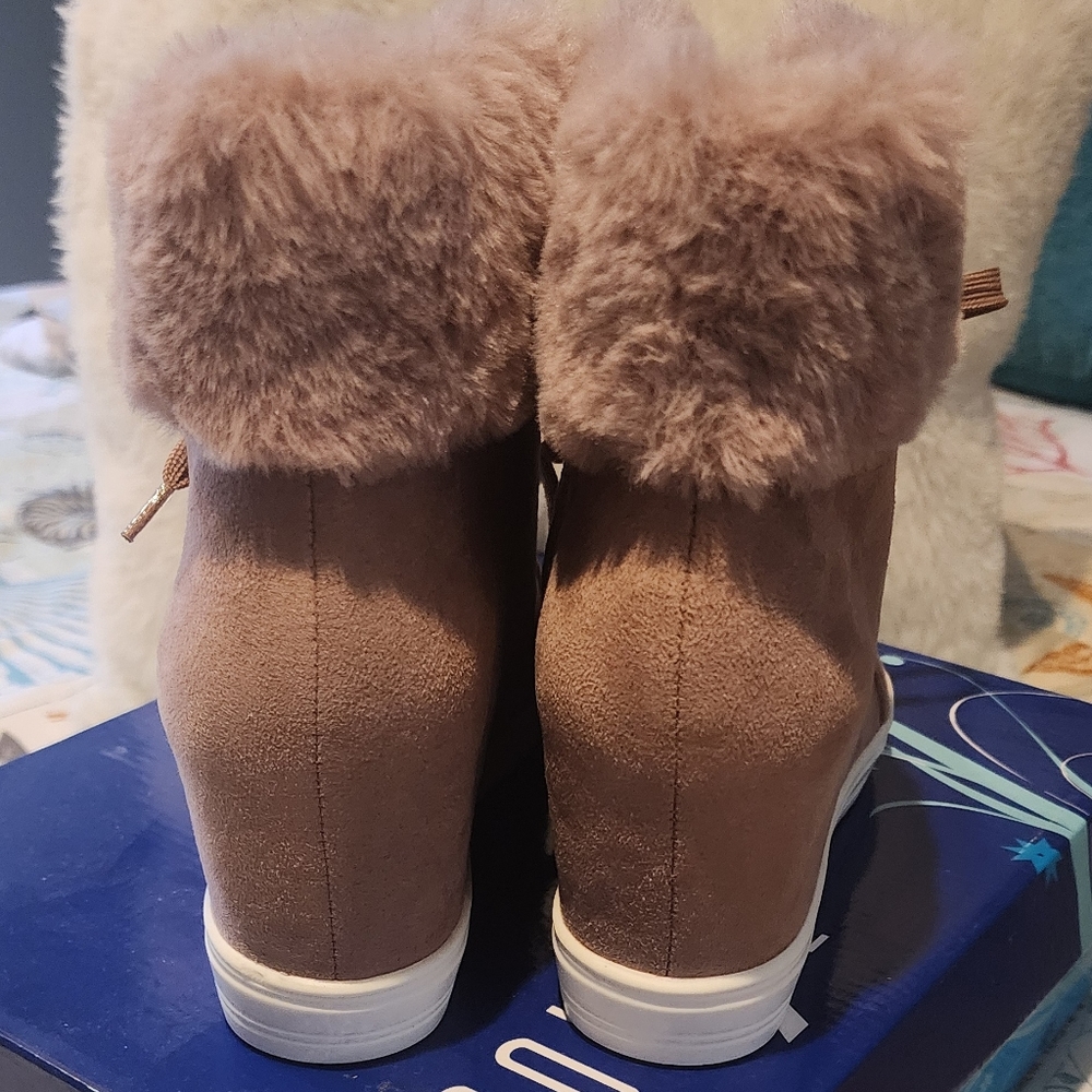 Booties - Picture 3 of 4
